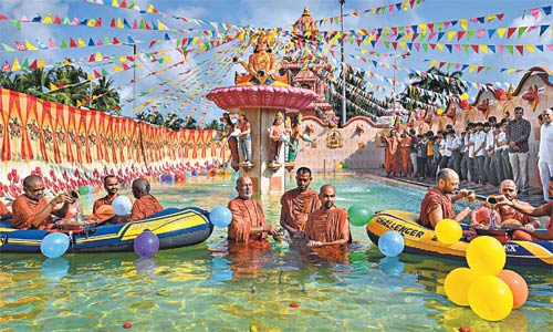ஜல்ஜிலானி ஏகாதசி; சூரத் நகரில் சுவாமி நாராயணருக்கு தீர்த்தவாரி