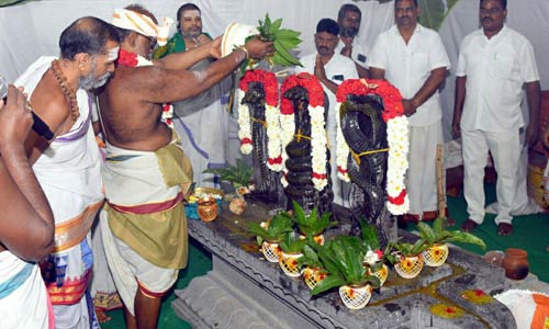 காணிப்பாக்கம் வரசித்தி விநாயகர் கோயிலில் நாகர் சிலைகள் பிரதிஷ்டை