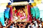 திருச்செந்தூரில் ஆவணி திருவிழா: சுவாமி சிவப்பு சாத்தி வீதி உலா!