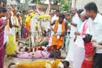 10 ஆண்டாக தொடரும் வினோதம் பெருமாள் கோவிலில் மாடு தாண்டும் விழா!