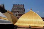 மின்னல் தாக்கிய நடராஜர் கோவில் கோபுரம்: பொதுமக்கள் பார்வை!