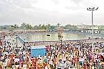 திருநள்ளாரில் சனிப்பெயர்ச்சி: லட்சக்கணக்கானோர் தரிசனம்!