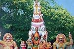 மடப்புரம் கோயில் முன் ஆக்கிரமிப்பு: பக்தர்கள் சிரமம்!