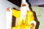 அந்தரத்தில் மிதந்து மக்களை கவர்ந்த சாமியார்!