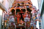 மயிலை கபாலீஸ்வரர் கோவில் தேரில் இதயம் கவரும் சிற்பங்கள்!