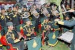 இசையால் பக்தர்களை மயக்கிய இந்திய - திபெத் படை வீரர்கள்!