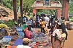படிப்படியாக மலை ஏறும் ஆக்கிரமிப்பு:கண் திறக்காத கோவில் நிர்வாகம்!