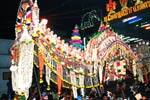 வரதராஜப்பெருமாள் வைகாசி விழா: வைகை ஆற்றில் இறங்கினர் அழகர்!