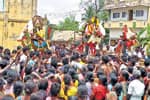 கோவில் திருவிழா நிறுத்தப்பட்டதால் கண்ணீர் விட்டு கதறி அழுத மக்கள்