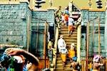 சபரிமலை நடை இன்று திறப்பு தினமும் ஓணம் விருந்து!