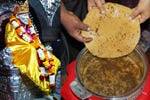 சீரடி சாய்பாபாவிற்கு படைத்த அப்பம்: இரண்டாக மாறியதாக பரபரப்பு!
