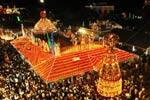 ஏர்வாடியில் சந்தனக்கூடு ஊர்வலம்: பக்தர்கள் மலர் தூவி வரவேற்றனர்!
