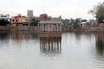 சுற்று சுவர் இல்லாத ஸ்ரீவில்லிபுத்தூர் திருமுக்குளம்