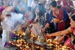 வசந்த் பஞ்சமி: பெண்கள் விளக்கேற்றி வழிபாடு!