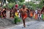 மாகாளியம்மன் கோவிலில் குண்டம் விழா: பக்தர்கள் பரவசம்!