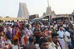 வைகாசி விசாகம்: திருச்செந்தூரில் குவிந்த பக்தர்கள்!