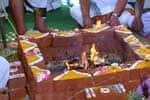 அபிராமியம்மன் கோயிலில் வாஸ்து பூஜை: புனித தீர்த்தம் தெளித்து பாலகொம்பை!