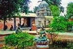 அழகிய சிற்ப வேலைப்பாடுகளுடன் அகழி கோவில்!