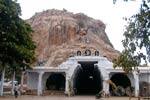 கழுகுமலை கழுகாசலமூர்த்தி குடவரைக் கோயிலில் பவுர்ணமி கிரிவலம்!