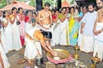 கூத்தாட்டுக்குளம் கோயிலில்