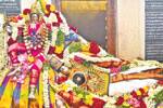 மதுரை கூடழகர் பெருமாள் ஆண்டாள் மடியில் சயனகோலத்தில் பக்தர்களுக்கு அருள்பாலித்தார்
