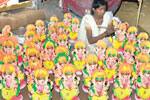 விநாயகர் சதுர்த்தி விழாவிற்காக தயாராகும் விநாயகர் சிலை