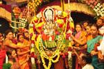 மேல்மலையனூரில் ஊஞ்சல் உற்சவம்: இரண்டு லட்சம் பக்தர்கள் திரண்டனர்