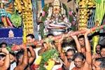 விநாயகர் சதுர்த்தி கோலாகலம்: பிள்ளையாருக்கு மெகா சைஸ் கொழுக்கட்டை படையல்!