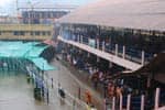 சபரிமலையில் தொடரும் மழை: பக்தர்கள் அவதி!