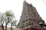 மதுரை மீனாட்சி அம்மன் கோவில் கோபுரத்தை இடி தாக்கியது!