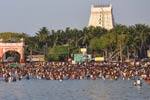 ராமேஸ்வரத்தில் அடிப்படை வசதி இல்லை: அலைமோதும் பக்தர்கள்!