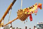 இரண்டு டன் எடையில் பிரமாண்ட வேல்: முனியப்பன் கோயிலில் பிரதிஷ்டை