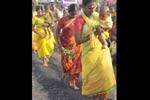 தான்தோன்றியம்மன் கோவில் குண்டம் நூற்றுக்கணக்கானோர் நேர்ச்சைக்கடன்!