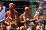 ஆலங்குப்பம் கோவிலில் மிளகாய் பொடி அபிஷேகம்!