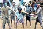 துடைப்பத்தால் அடிக்கும் வினோத திருவிழா!