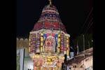 கோவில் திருவிழாவில் மோதல்: நடுவழியில் நின்ற தேர்!