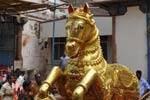 வைகை ஆற்றில் எழுந்தருள.. கள்ளழகர் வாகனங்கள் மதுரை வந்தன!