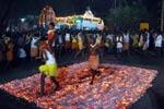 புதுச்சேரி திரவுபதியம்மன் கோவிலில் தீ மிதி திருவிழா!