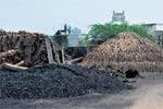கோவிலை சுற்றி கரி சூளை: பக்தர்கள் அவதி!