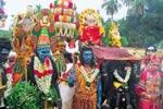 ஜாத்திரை திருவிழாவில் பூ கரகத்துடன் ஊர்வலம்!