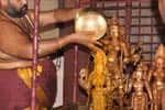 கரூர் மாரியம்மன் கோவிலில் நகராட்சி சார்பில் மண்டகப்படி!
