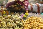 ஆண்கள் மட்டுமே பங்கேற்ற கனி மாற்று திருவிழா!
