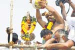 ஷீரடி சாய்பாபா கோவில் கும்பாபிஷேகம்; ஆயிரக்கணக்கான பக்தர்கள் தரிசனம்
