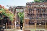 அழகர்கோவில் பழுதான கோபுரம் வழி செல்ல தடை!