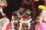 சீரடியிலிருந்து வந்த பல்லக்கில்.. சாய்பாபா வீதி உலா!