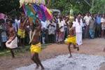 தென்பாதியில் தீ மிதி திருவிழா!
