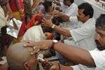 ஒரே கிராமத்தை சேர்ந்த 400 பேர் திருப்பதிக்கு மொட்டை!
