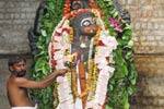 ராவுத்தநல்லூர் கோவிலில் வெற்றிலை அலங்காரம்!