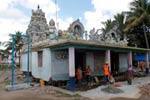 தேசிய நெடுஞ்சாலையில் கோவில்: ஜாக்கி மூலம் நகர்த்தி வைக்கும் பணி!