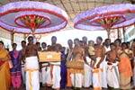 ஆண்டாள் கோயிலுக்கு பூச்சக்கர குடைகள் உபயம்!